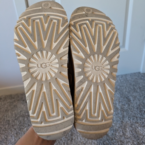 UGG Women's Goldenstar Clog in Chestnut - Picture 8 of 8